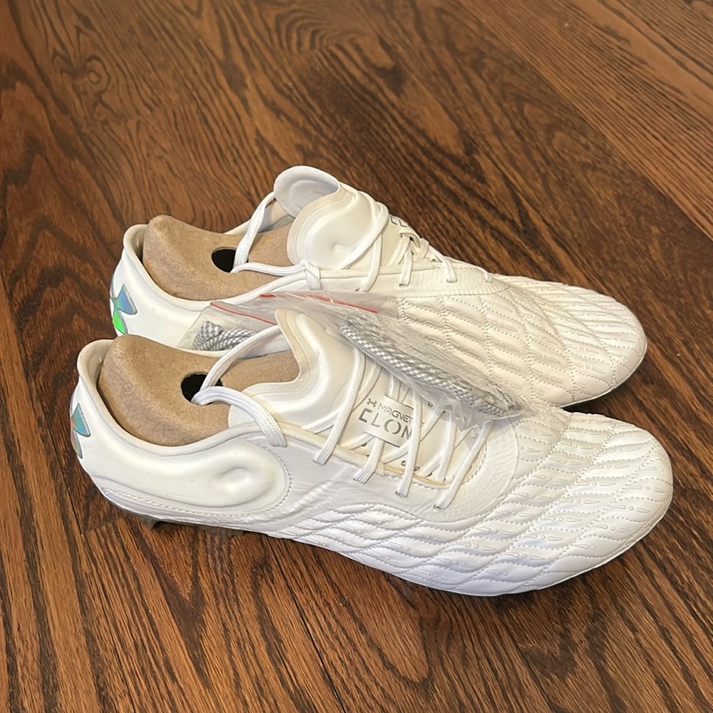 White womens size 10 soccer cleats